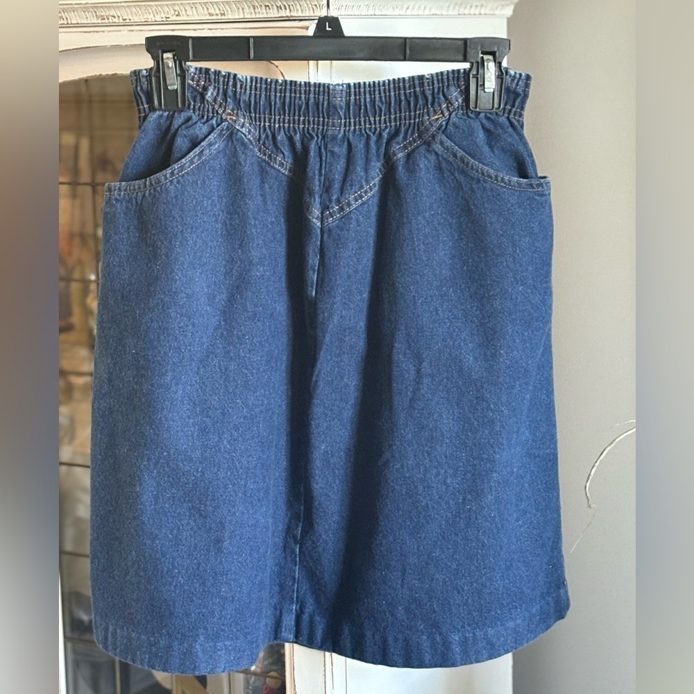 Vintage 1980’s Denim Skirt. Women’s Sz M Yoke Front | Made in USA | Pull On